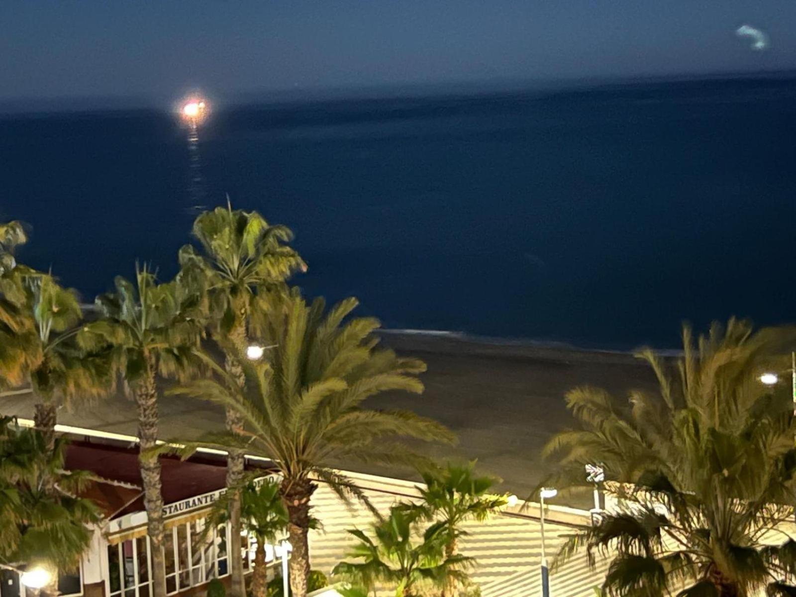 Estudio Mar En Calma, Primera Linea De Playa Con Vistas Al Mar Torrox Ngoại thất bức ảnh
